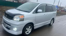 Toyota Voxy 2005 года за 3 800 000 тг. в Астана – фото 2