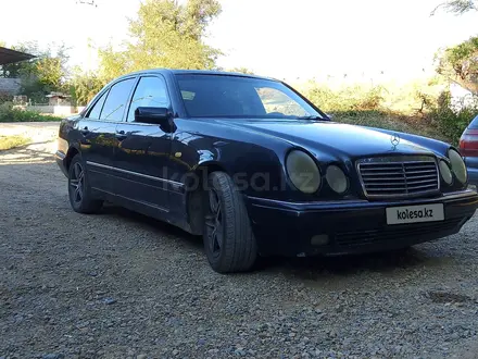 Mercedes-Benz E 200 1996 года за 2 200 000 тг. в Алматы