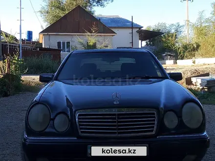 Mercedes-Benz E 200 1996 года за 2 200 000 тг. в Алматы – фото 4