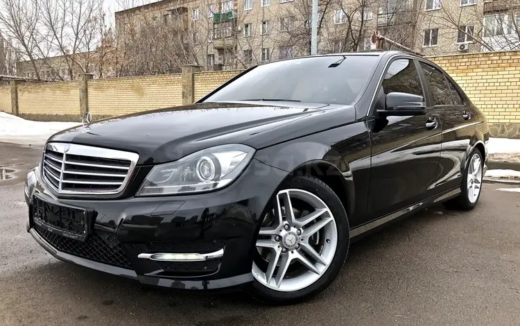 Стекла Фар Mercedes Benz W204 за 15 000 тг. в Астана