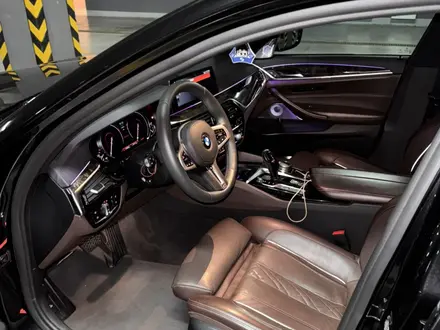 BMW 540 2018 года за 22 000 000 тг. в Алматы – фото 13