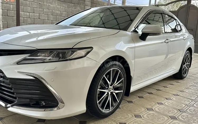 Toyota Camry 2023 года за 17 500 000 тг. в Шымкент