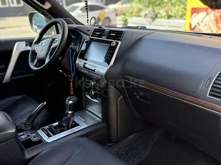 Toyota Land Cruiser Prado 2018 года за 25 000 000 тг. в Алматы – фото 16
