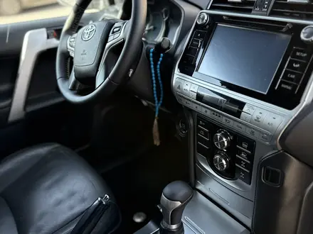 Toyota Land Cruiser Prado 2018 года за 25 000 000 тг. в Алматы – фото 17