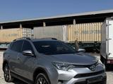 Toyota RAV4 2018 года за 13 800 000 тг. в Шымкент – фото 3