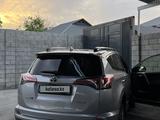 Toyota RAV4 2018 года за 13 800 000 тг. в Шымкент – фото 2