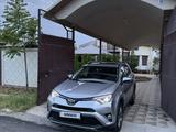 Toyota RAV4 2018 года за 13 800 000 тг. в Шымкент