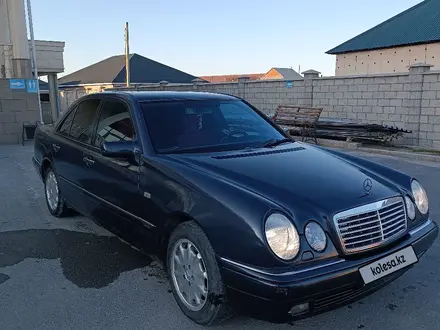 Mercedes-Benz E 280 1997 года за 2 800 000 тг. в Шымкент – фото 3