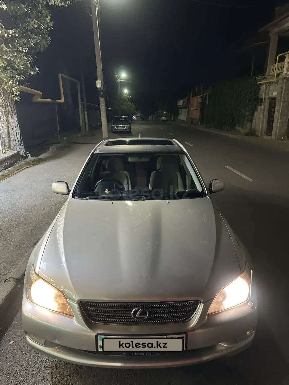 Lexus is-200, 2000