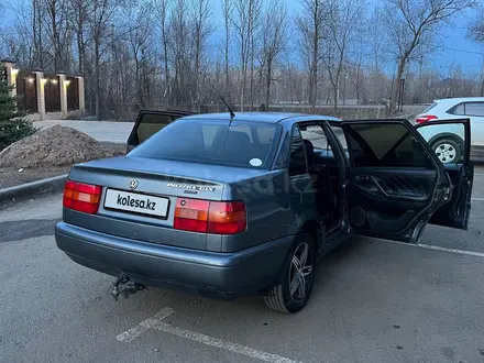 Volkswagen Passat 1997 года за 1 650 000 тг. в Уральск – фото 4
