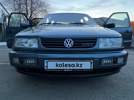 Volkswagen Passat 1997 года за 1 650 000 тг. в Уральск – фото 8