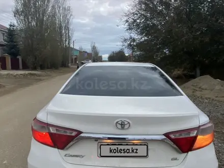 Toyota Camry 2017 года за 4 000 000 тг. в Актобе – фото 2