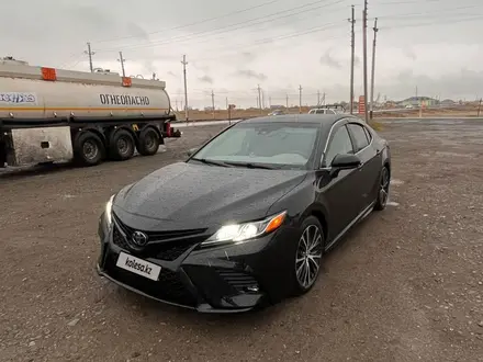 Toyota Camry 2019 года за 8 500 000 тг. в Атырау – фото 2