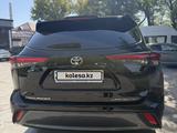 Toyota Highlander 2022 года за 24 000 000 тг. в Шымкент – фото 2
