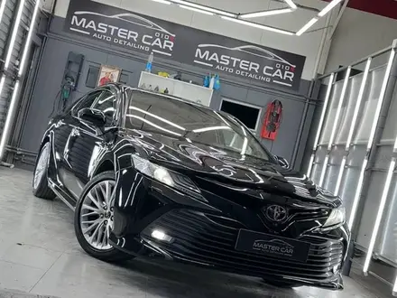 Toyota Camry 2018 года за 14 500 000 тг. в Алматы – фото 2