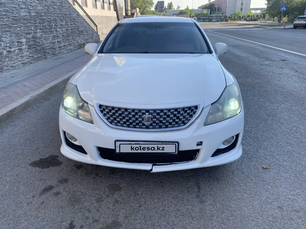 Toyota Crown, 2010