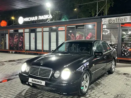 Mercedes-Benz E 320 1996 года за 3 300 000 тг. в Алматы – фото 3