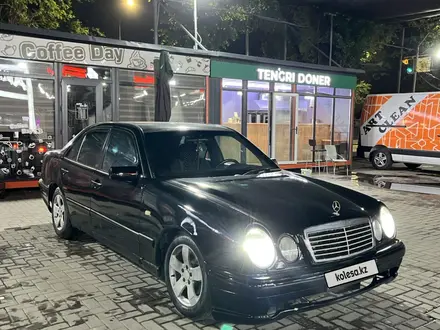 Mercedes-Benz E 320 1996 года за 3 300 000 тг. в Алматы – фото 4
