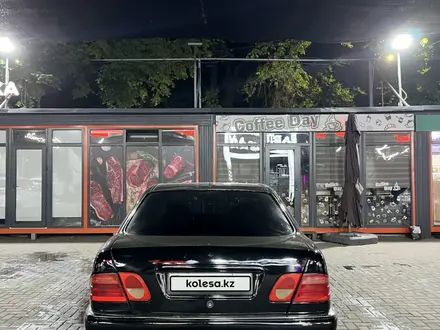 Mercedes-Benz E 320 1996 года за 3 300 000 тг. в Алматы – фото 5