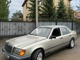 Mercedes-Benz E 260 1991 года за 1 150 000 тг. в Астана – фото 2