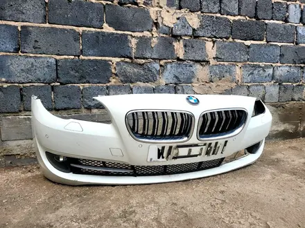 Передний бампер BMW 535 F10 за 150 000 тг. в Астана – фото 2