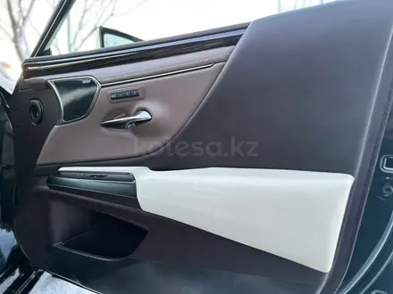 Lexus ES 250 2018 года за 24 500 000 тг. в Петропавловск – фото 13