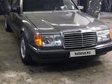 Mercedes-Benz E 260 1987 года за 1 600 000 тг. в Усть-Каменогорск – фото 4