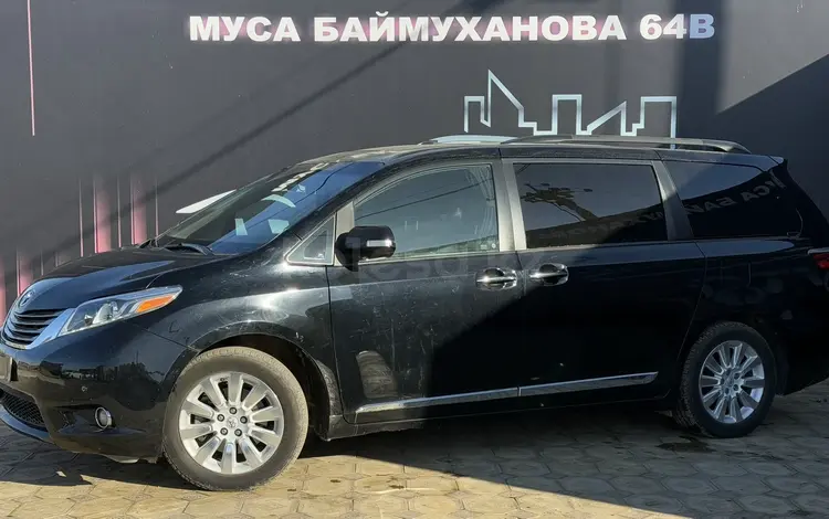 Toyota Sienna 2015 года за 10 750 000 тг. в Атырау