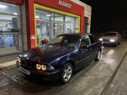 BMW 528 1998 года за 3 000 000 тг. в Караганда – фото 2