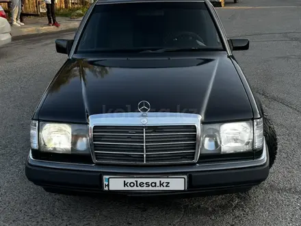 Mercedes-Benz E 230 1992 года за 2 100 000 тг. в Алматы