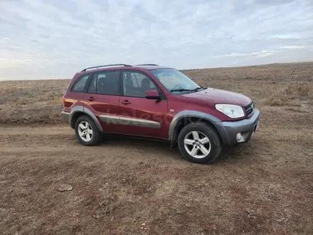 Toyota RAV4 2004 года за 4 405 000 тг. в Актобе – фото 2