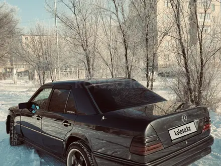 Mercedes-Benz E 300 1994 года за 3 200 000 тг. в Караганда – фото 2