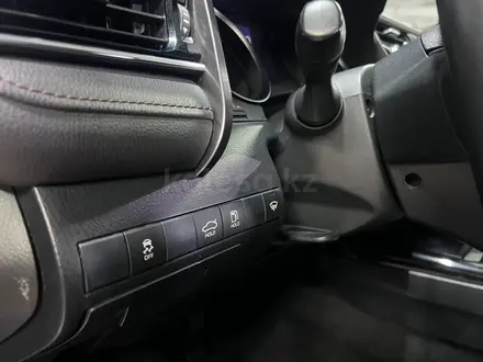 Toyota Camry 2019 года за 11 300 000 тг. в Астана – фото 23