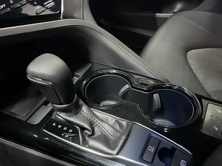 Toyota Camry 2019 года за 11 300 000 тг. в Астана – фото 24