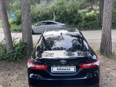 Toyota Camry 2019 года за 11 300 000 тг. в Астана – фото 2