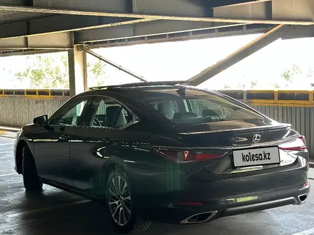 Lexus ES 350 2021 года за 24 500 000 тг. в Алматы – фото 4