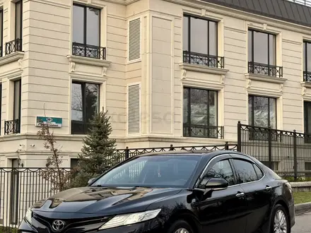 Toyota Camry 2018 года за 14 000 000 тг. в Алматы – фото 13