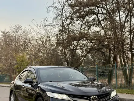 Toyota Camry 2018 года за 14 000 000 тг. в Алматы – фото 9