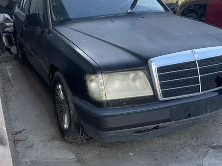 Mercedes-Benz E 230 1989 года за 650 000 тг. в Алматы