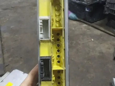 Этот блок — BMW Airbag Control Unit (SRS/SIM) за 1 000 тг. в Алматы – фото 2