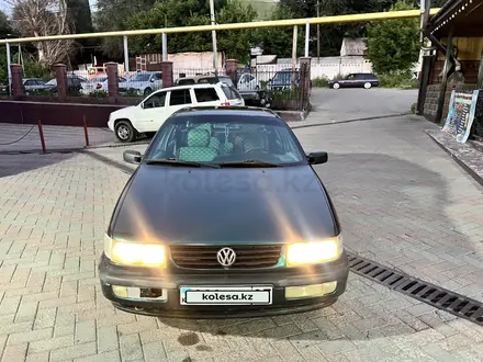 Volkswagen Passat 1995 года за 660 000 тг. в Алматы – фото 2