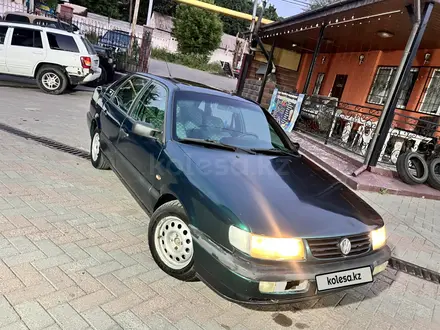 Volkswagen Passat 1995 года за 660 000 тг. в Алматы