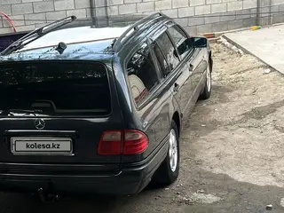 Mercedes-Benz E 230