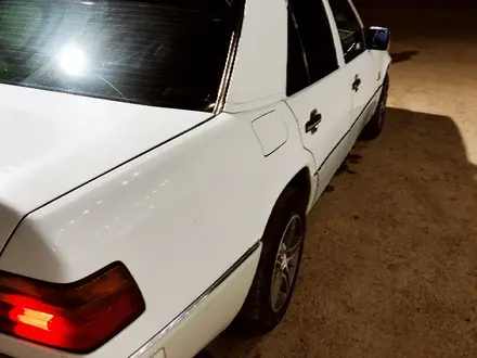 Mercedes-Benz E 230 1991 года за 1 600 000 тг. в Шу – фото 2