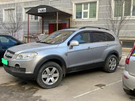 Chevrolet Captiva 2008 года за 5 000 000 тг. в Актау – фото 2