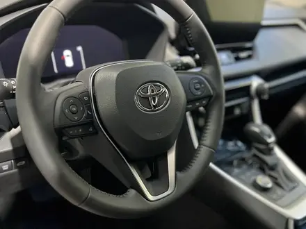 Toyota RAV4 Prestige 2023 года за 20 190 000 тг. в Актобе – фото 12