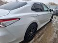 Toyota Camry 2020 года за 18 500 000 тг. в Уральск – фото 2