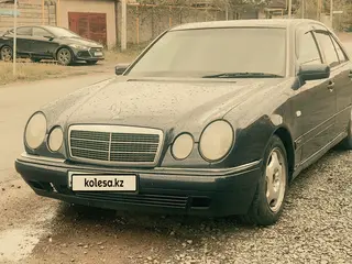 Mercedes-Benz E 230