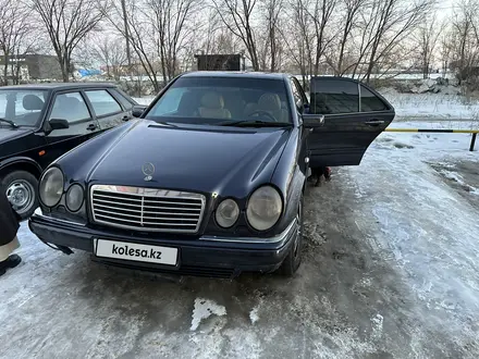 Mercedes-Benz E 300 1997 года за 2 000 000 тг. в Уральск – фото 4