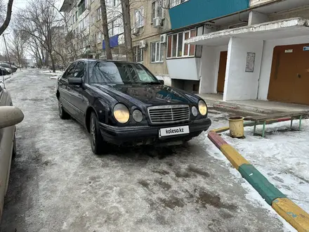 Mercedes-Benz E 300 1997 года за 2 000 000 тг. в Уральск – фото 5